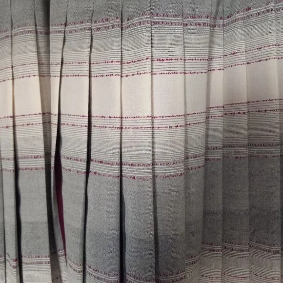 Pleated/Reversible Skirt - Picture 2 of 9